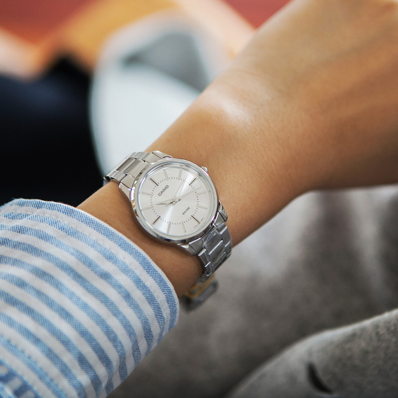 ساعت مچی زنانه کاسیو casio اورجینال مدل LTP-1303D-7AVDF