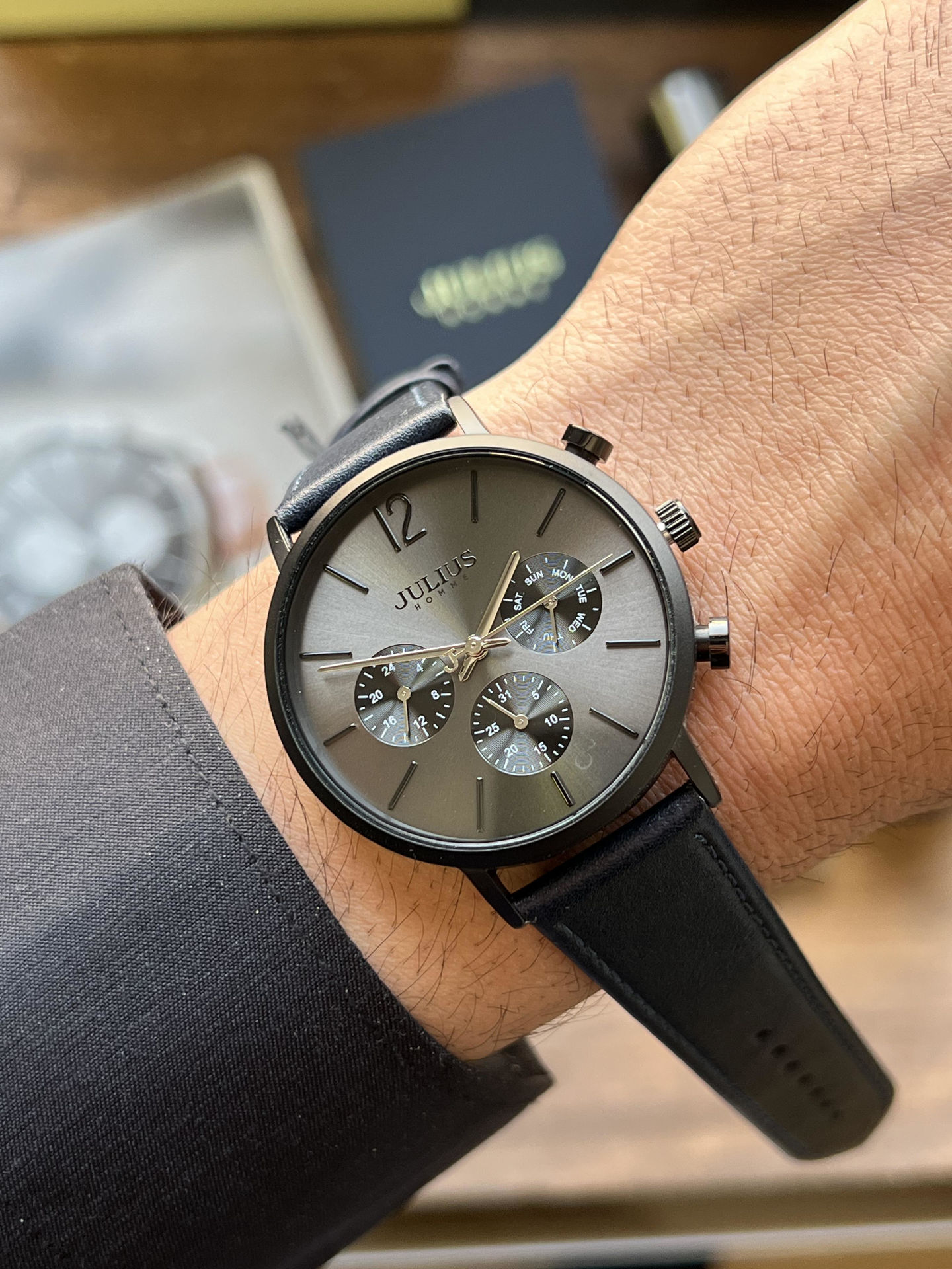 ساعت مچي مردانه بند چرمي جوليوس مدل JAH-101B